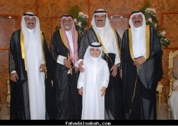 الشيخ فهد سالم العلي الصباح خلال حفل عشاء اقامه على شرفه السيد هزاع البصمان 