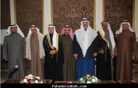 الشيخ فهد سالم العلي الصباح خلال حفل عشاء اقامه على شرفه السيد مانع بن قصعة العجمي 