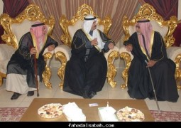 الشيخ فهد سالم العلي الصباح خلال حفل عشاء أقامه على شرفه السيد سعود السويط 