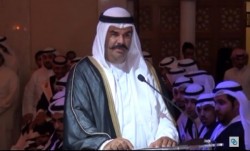 يدعو الخريجين الكويتيين للتفاني في خدمة بلدهم